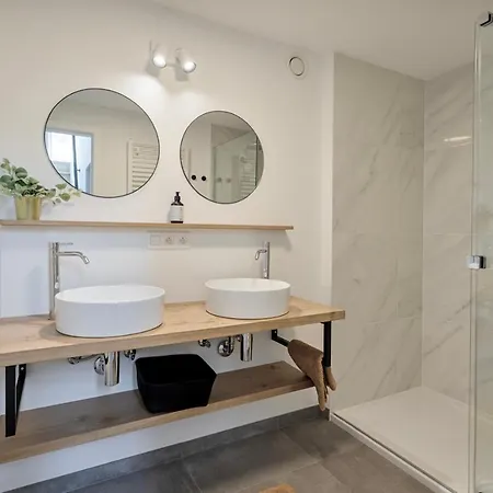 Luxe Strandappartement Met Zonneterras & Parking Appartement *